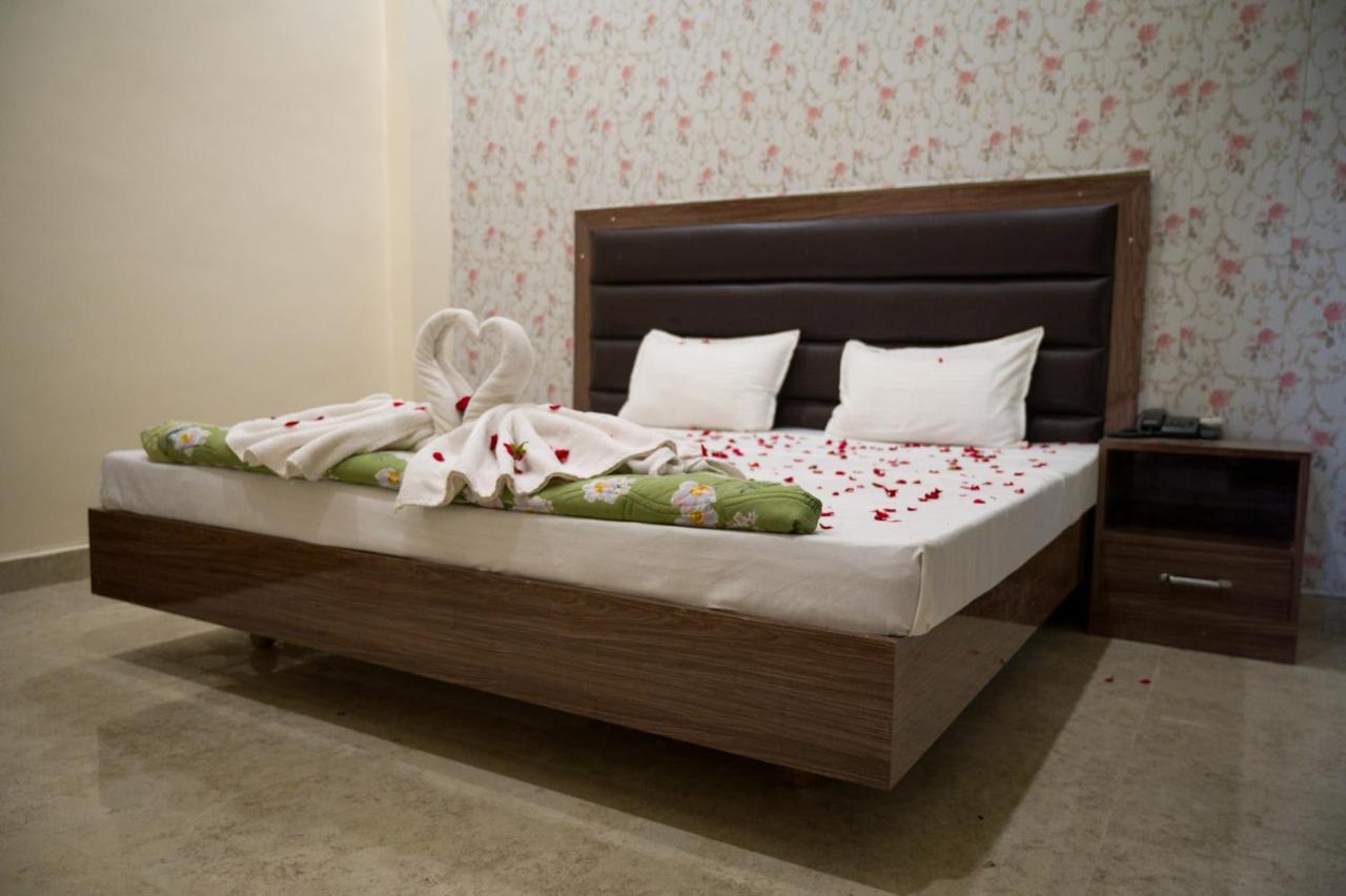 Super Hotel O Sankat Mochan Gandhi Nagar Kakarmatha Exteriör bild