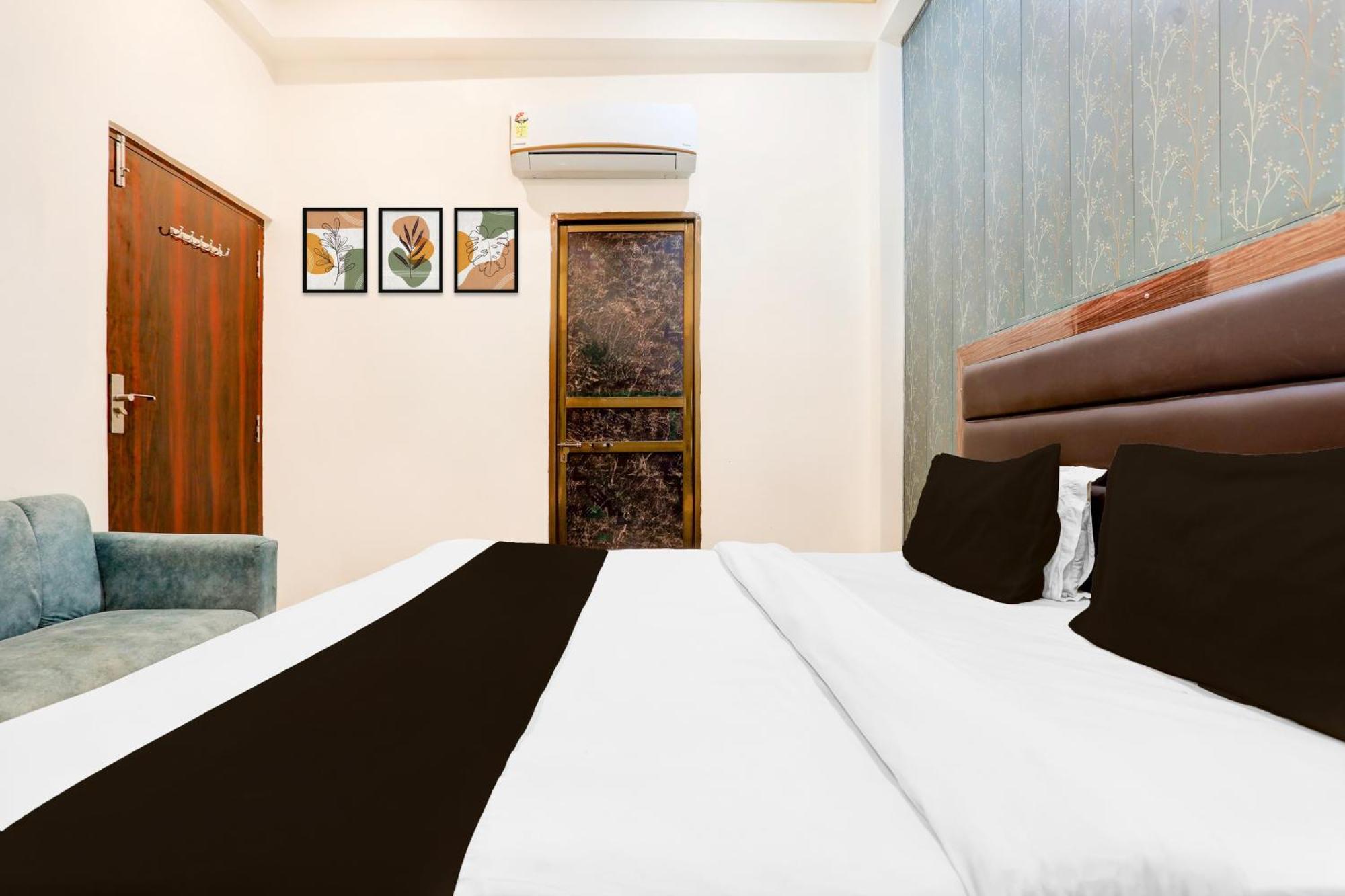 Super Hotel O Sankat Mochan Gandhi Nagar Kakarmatha Exteriör bild