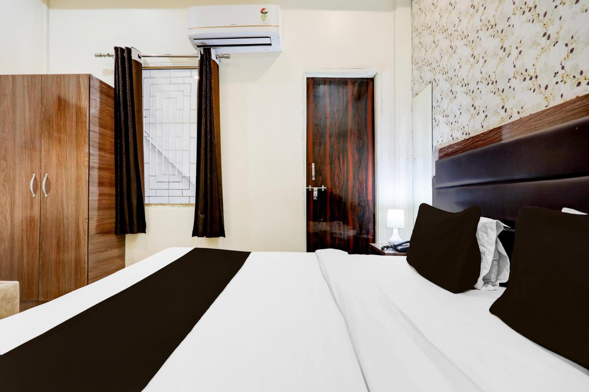Super Hotel O Sankat Mochan Gandhi Nagar Kakarmatha Exteriör bild