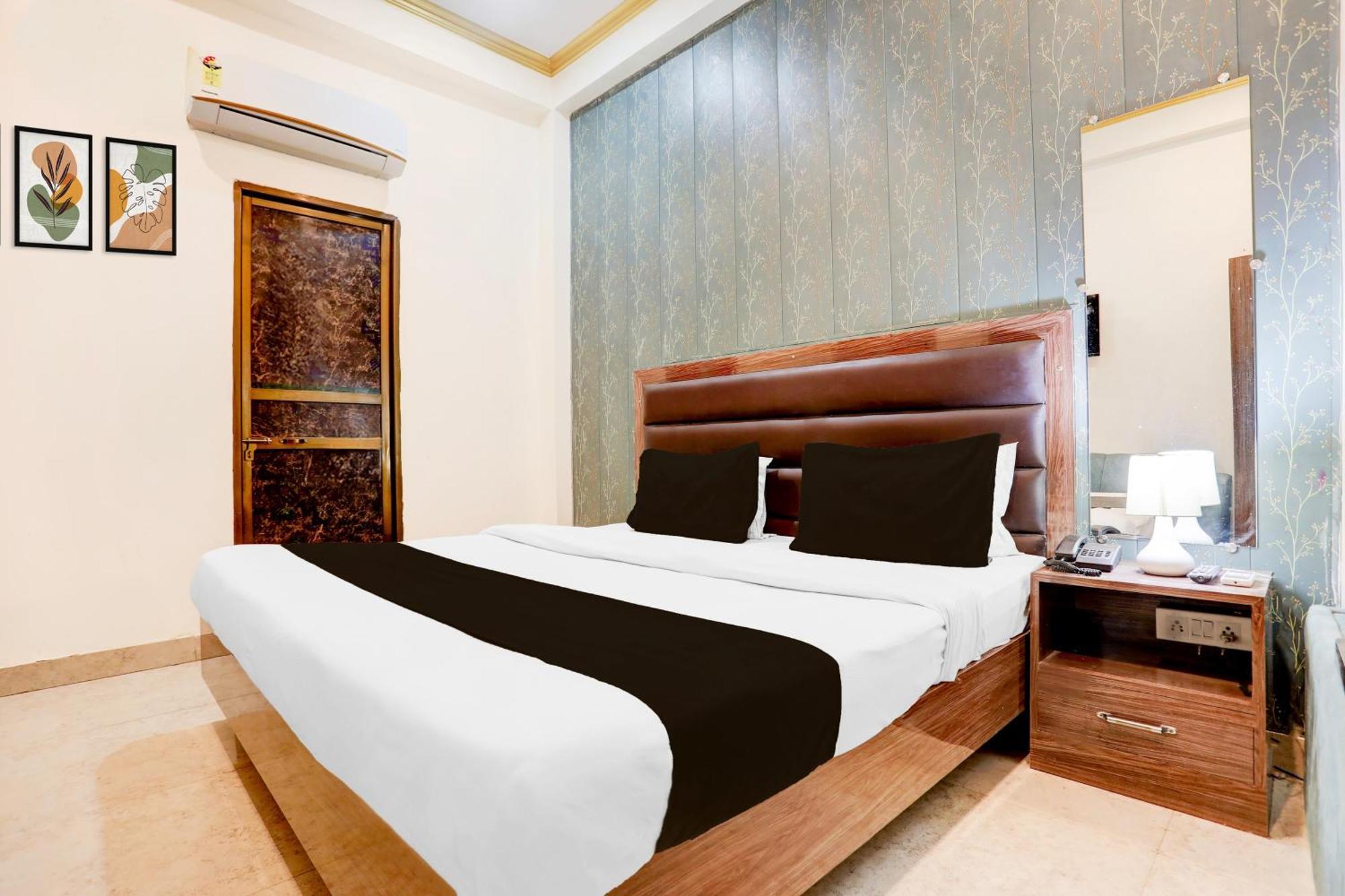 Super Hotel O Sankat Mochan Gandhi Nagar Kakarmatha Exteriör bild