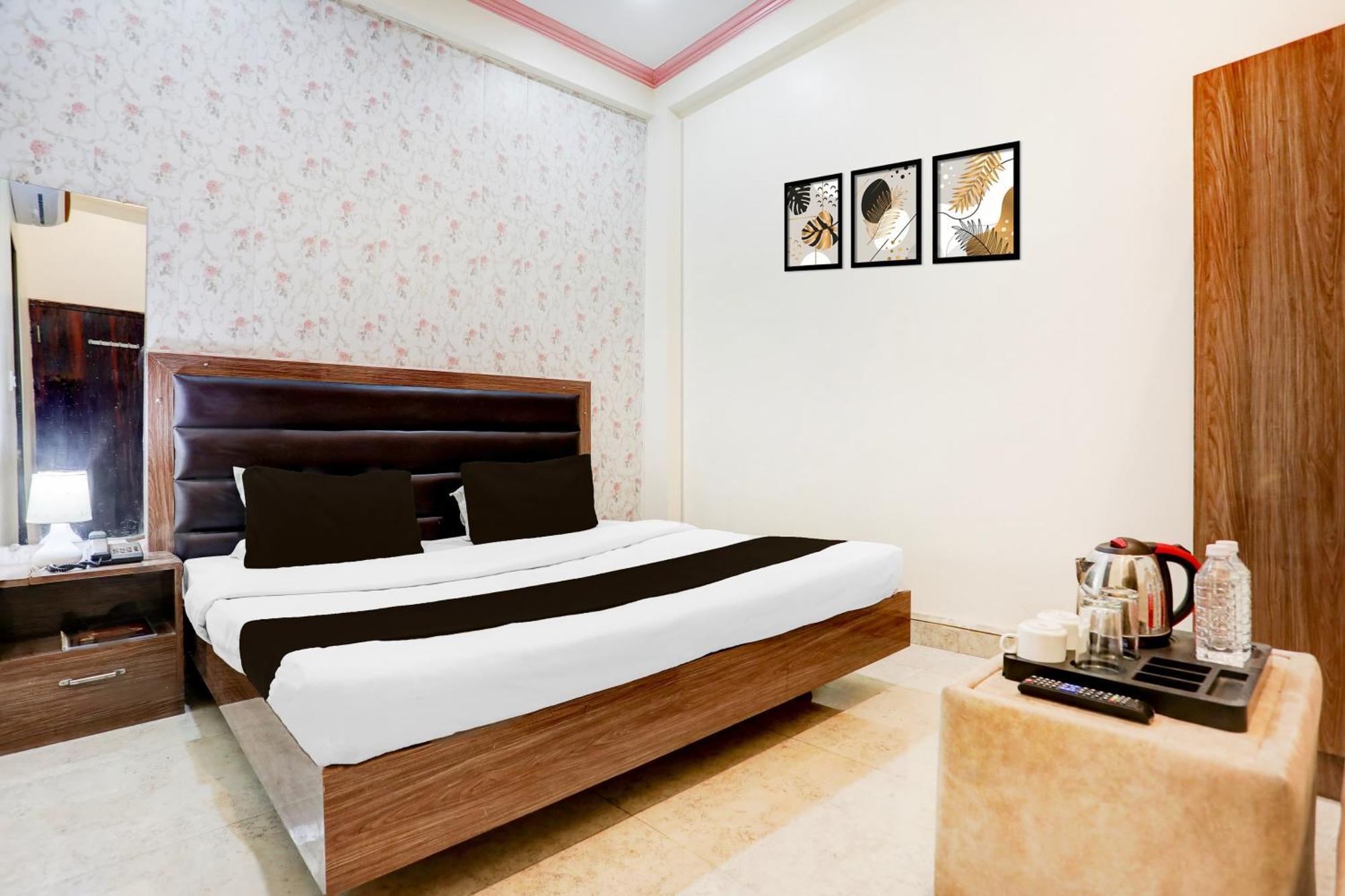Super Hotel O Sankat Mochan Gandhi Nagar Kakarmatha Exteriör bild